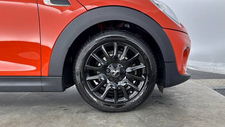 MINI Hatchback 1.5 Cooper Classic II 3dr [Comfort Pack] Petrol Hatchback